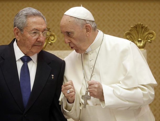 Las imágenes del histórico encuentro entre el Papa y Raúl Castro
