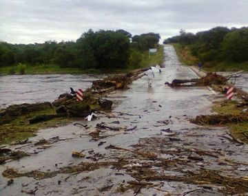 Unos 450 evacuados por la crecida de un río