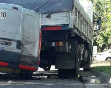 Tragedia en Santa Fe: un utilitario embistió un camión y murieron tres jóvenes