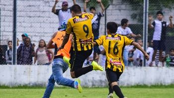 Se vivió una verdadera barbarie en Salta (Foto: @arengadeportiva) Se vivió una verdadera barbarie en Salta (Foto: @arengadeportiva)