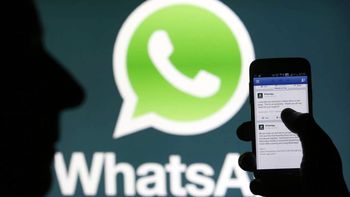 Multan a WhatsApp por compartir datos con Facebook Multan a WhatsApp por compartir datos con Facebook