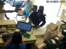 VIDEO: Un cliente mató a quemarropa a un ladrón en un local de ropa