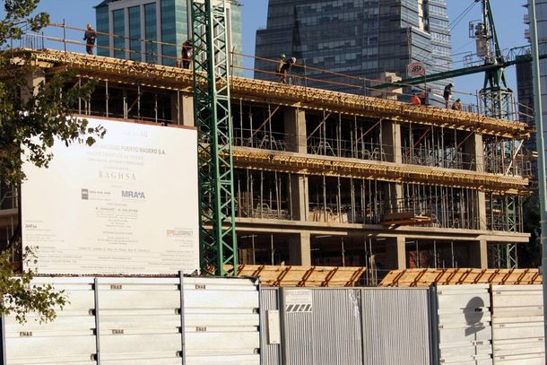 La construcción retrocedió 2 por ciento en julio