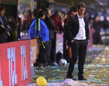 El DT de Boca, Guillermo Barros Schelotto, preocupado tras la derrota de su equipo en el Superclásico.