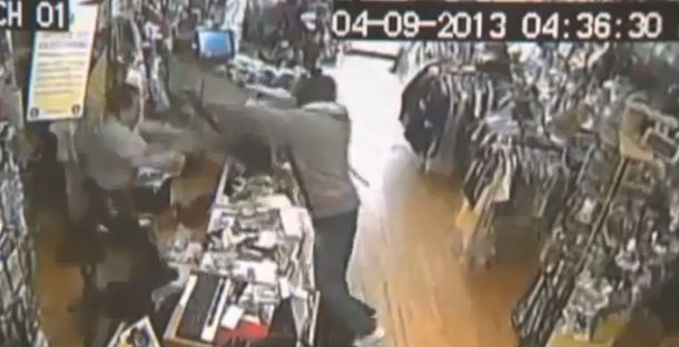 Recibió un tiro en la pierna, pero logró frustrar el robo de su comercio