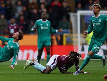 Tremendo planchazo a Mac Allister: salió en el entretiempo en el triunfo de Liverpool