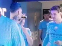 Julián Álvarez les hizo probar fernet a los jugadores del City