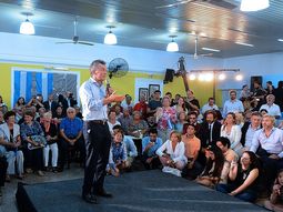 Macri se reunió con jubilados en San Luis Macri se reunió con jubilados en San Luis