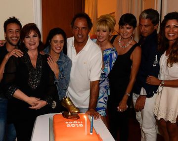 Scioli celebró sus 58  años con una torta naranja
