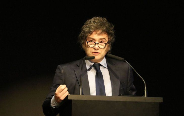 Javier Milei en la CAC: Dijimos que la economía subiría como pedo de buzo, y las burbujas están empezando a verse