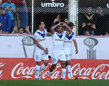 Vélez le ganó a Newells el duelo de necesitados