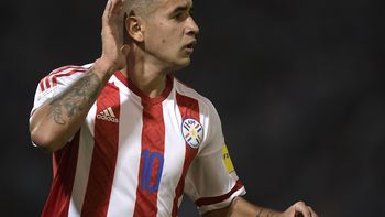 Derlis González hizo el gol para poner el 1 a 0 de Paraguay sobre Argentina en Córdoba Derlis González hizo el gol para poner el 1 a 0 de Paraguay sobre Argentina en Córdoba