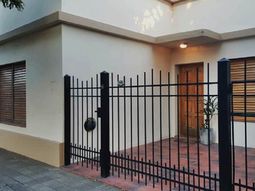 entraron a robar a una casa y se llevaron hasta las fotos del casamiento entraron a robar a una casa y se llevaron hasta las fotos del casamiento