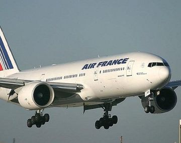 Un avión con destino a París tuvo que regresar a Ezeiza por una emergencia