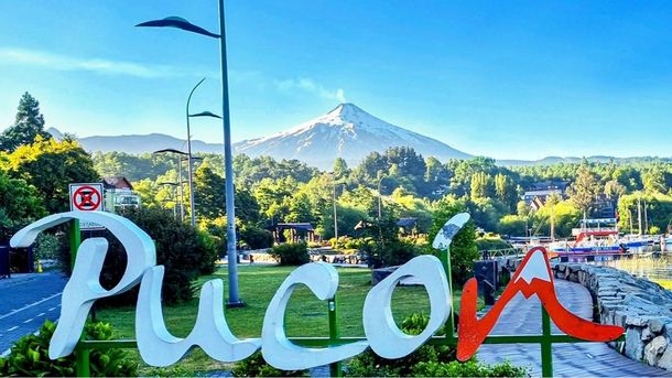 Pucón se encuentra muy cerca del Volcán Villarrica. Pucón se encuentra muy cerca del Volcán Villarrica.