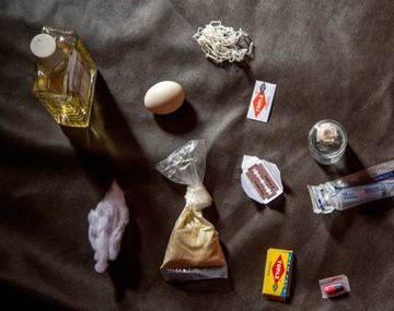 Elementos utilizados por las curanderas para realizar la&nbsp;mutilación genital femenina / Crédito: UNFPA