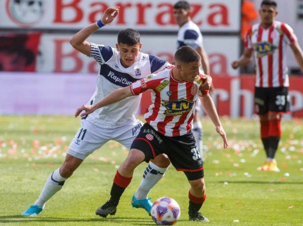 Gimnasia se impuso por 2-0 ante Barracas en el Bosque