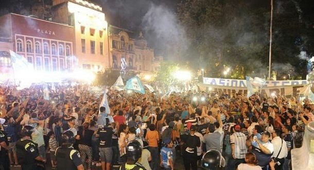 Festejo de Atlético Tucumán en plaza Independencia
