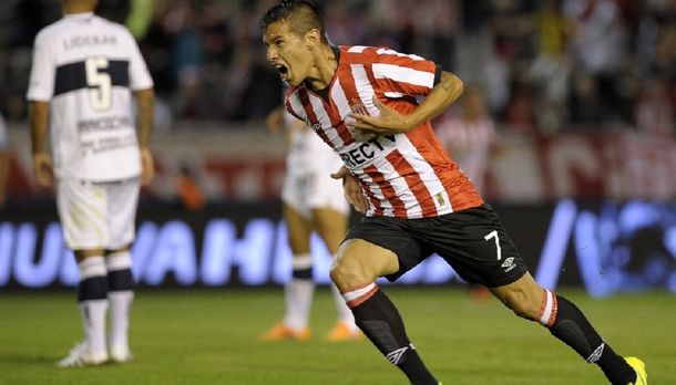 Escándalo en el clásico de La Plata: suspendido tras una batalla campal