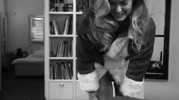 Refaeli se lució como Mamá Noel Refaeli se lució como Mamá Noel
