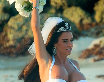Katie Price se volvió a casar y mostró todo
