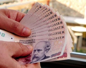 Un funcionario quiso coimearlo y él le pagó con billetes fotocopiados