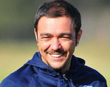 Con la presencia de Verón y Riquelme