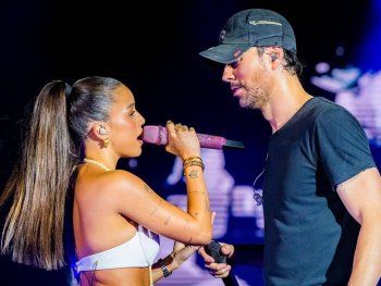 Emilia Mernes, junto a Enrique Iglesias en Gran Canaria.