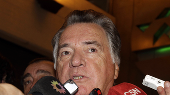 luis barrionuevo anuncio que ira al 8n y dividio a los caceroleros luis barrionuevo anuncio que ira al 8n y dividio a los caceroleros