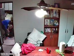 una cuidadora golpeo a una jubilada con alzheimer y quedo registrado una cuidadora golpeo a una jubilada con alzheimer y quedo registrado