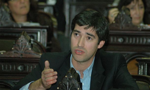 Adrián Pérez confirmó que sólo se convocará a sesiones extraordinarias para tratar la reforma electoral