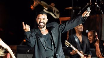 Tiraron gas lacrimógeno al escenario en el que actuaba Ricky Martin Tiraron gas lacrimógeno al escenario en el que actuaba Ricky Martin