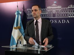 Para Adorni, las medidas de Caputo dan por tierra el déficit fiscal 