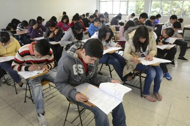 Suspenden clases en miles de escuelas de México.