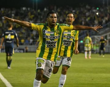 Cristian Chávez celebrando el gol del empate