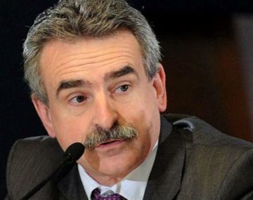 ¡Irreconocible! El cambio de look del diputado Rossi