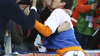 a cuidarse: reparten 100 mil preservativos para los atletas a cuidarse: reparten 100 mil preservativos para los atletas