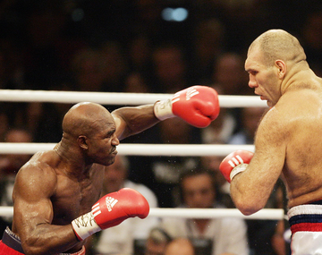 Holyfield por Oscar de la Hoya para pelear contra al brasileño Belfort
