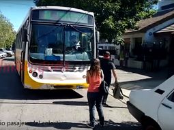la choco un colectivo y a fierrazos no lo dejo ir hasta que llego la policia la choco un colectivo y a fierrazos no lo dejo ir hasta que llego la policia
