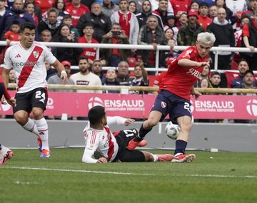 La tremenda plancha de Santi López que le valió la roja ante River