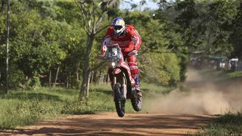 El francés Xavier De Soultrait se quedó con la primera etapa de motos El francés Xavier De Soultrait se quedó con la primera etapa de motos