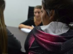 Una joven se arrepintió tras denunciar a su papá Una joven se arrepintió tras denunciar a su papá