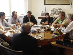el kirchnerismo reunio a intendentes para ratificar lealtades y evitar nuevas fugas el kirchnerismo reunio a intendentes para ratificar lealtades y evitar nuevas fugas