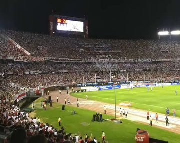 VIDEO: Los hinchas de River insultaron a Macri por los fallos arbitrales