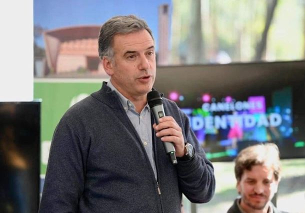 Yamandú Orsi propuso modificar la reforma de la seguridad social sin eliminar las AFAP.