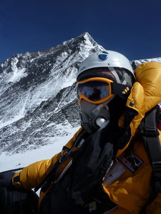 Un alpinista hizo cima en el Everest, pero murió en el descenso