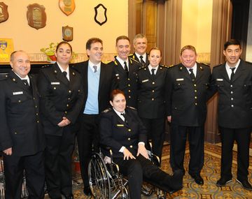 ¿Mérito o suerte? Ascendieron a los policías que detuvieron a López