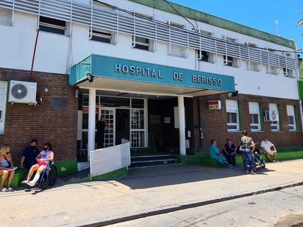 La joven se trasladó al Hospital Larraín de Berisso donde se encuentra fuera de peligro.