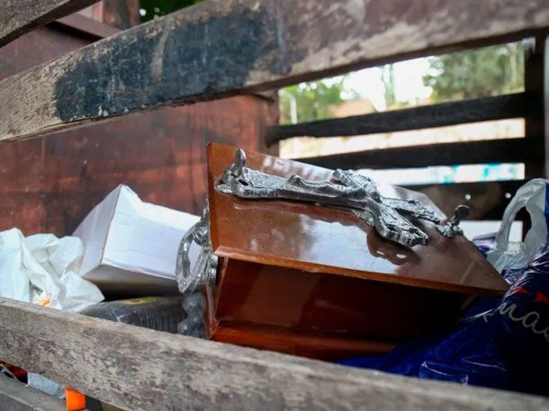 Neuquén: encontraron una urna funeraria en un tacho de basura