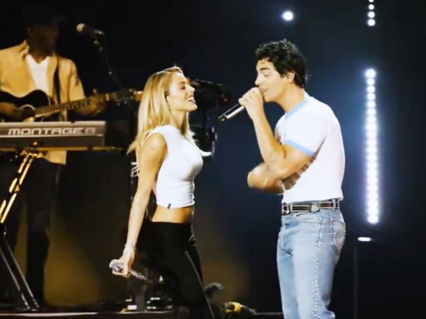 Tini Stoessel sorprendió con los Jonas Brothers en Buenos Aires y emocionó con un himno de Camp Rock